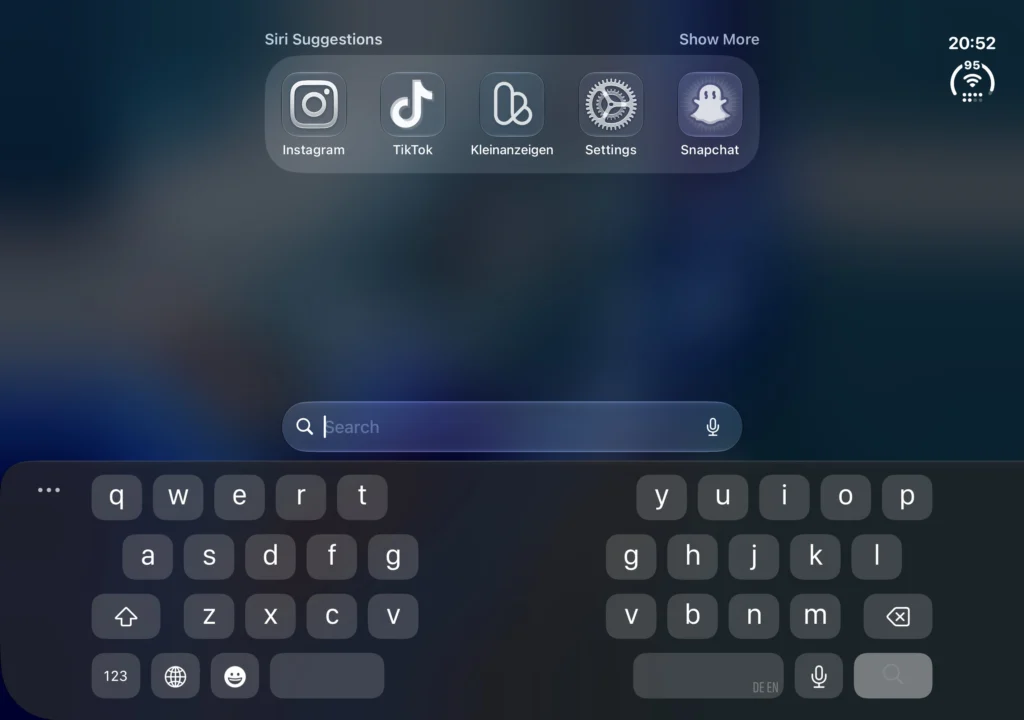 Aufgeklapptes iPhone Duo im Querformat mit geteilter Tastatur