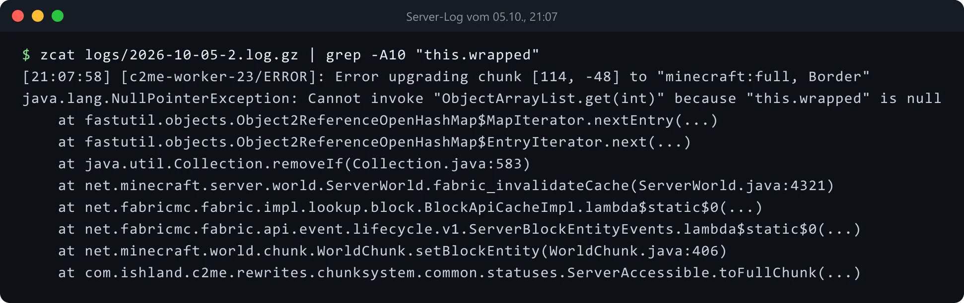 Server-Log mit der NullPointerException im c2me-worker-Thread und fabric_invalidateCache im Stack Trace
